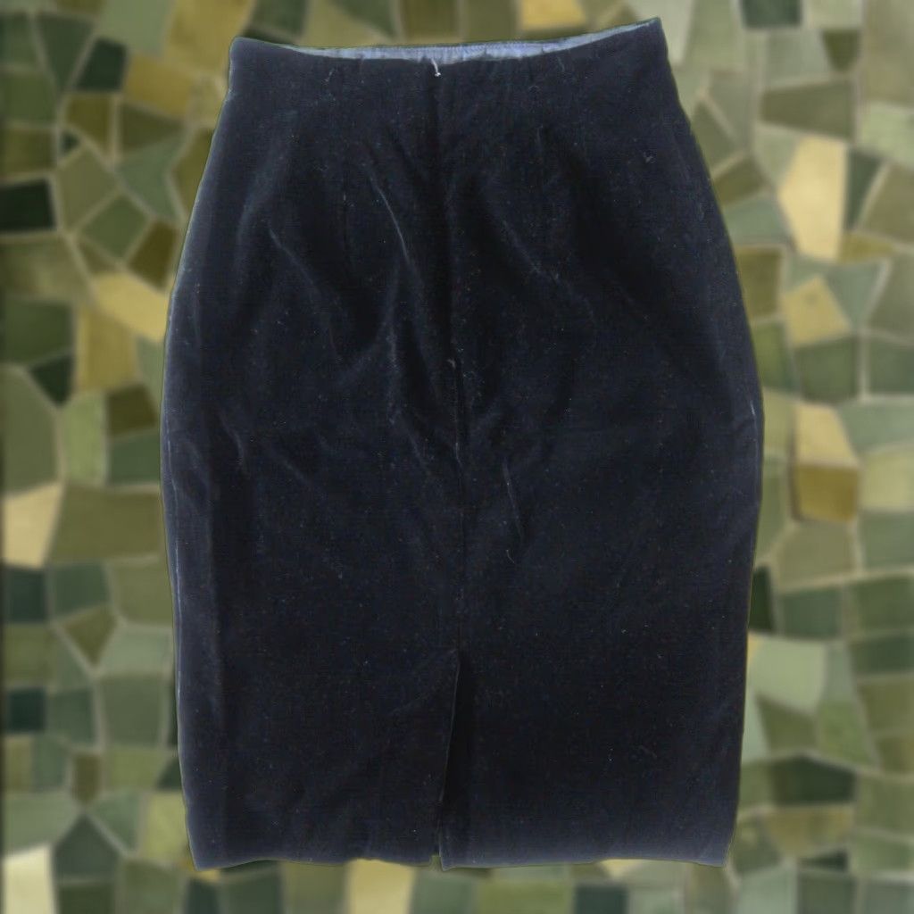 Liz Claiborne VINTAGE Liz Claiborne Collection Black Velvet Straight Pencil Skirt Women 8 Size 30" / US 8 / IT 44 - 1 Thumbnail