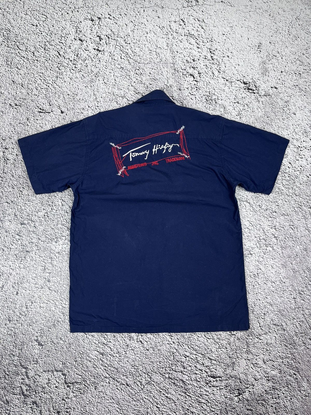 Tommy Hilfiger Vintage Tommy Hilfiger Big Logo shirt Size US L / EU 52-54 / 3 - 2 Thumbnail