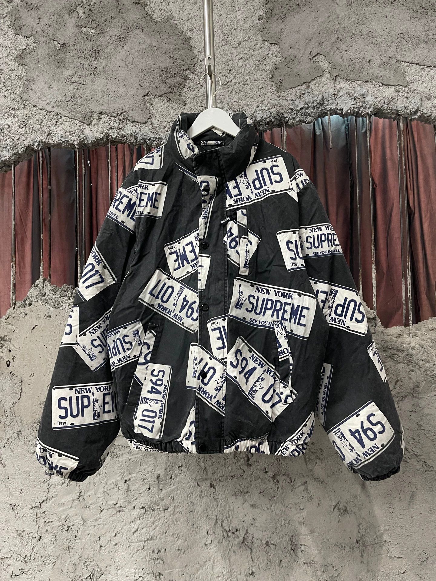 Supreme Supreme down jacket L Used Size US L / EU 52-54 / 3 - 1 Thumbnail