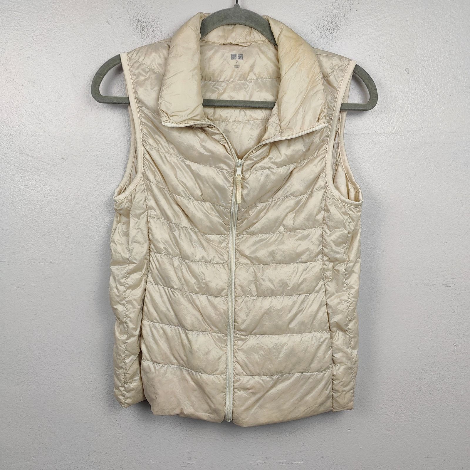 Uniqlo Uniqlo Ultra Light Down Puffer Vest Womens Small Cream Size S / US 4 / IT 40 - 1 Thumbnail