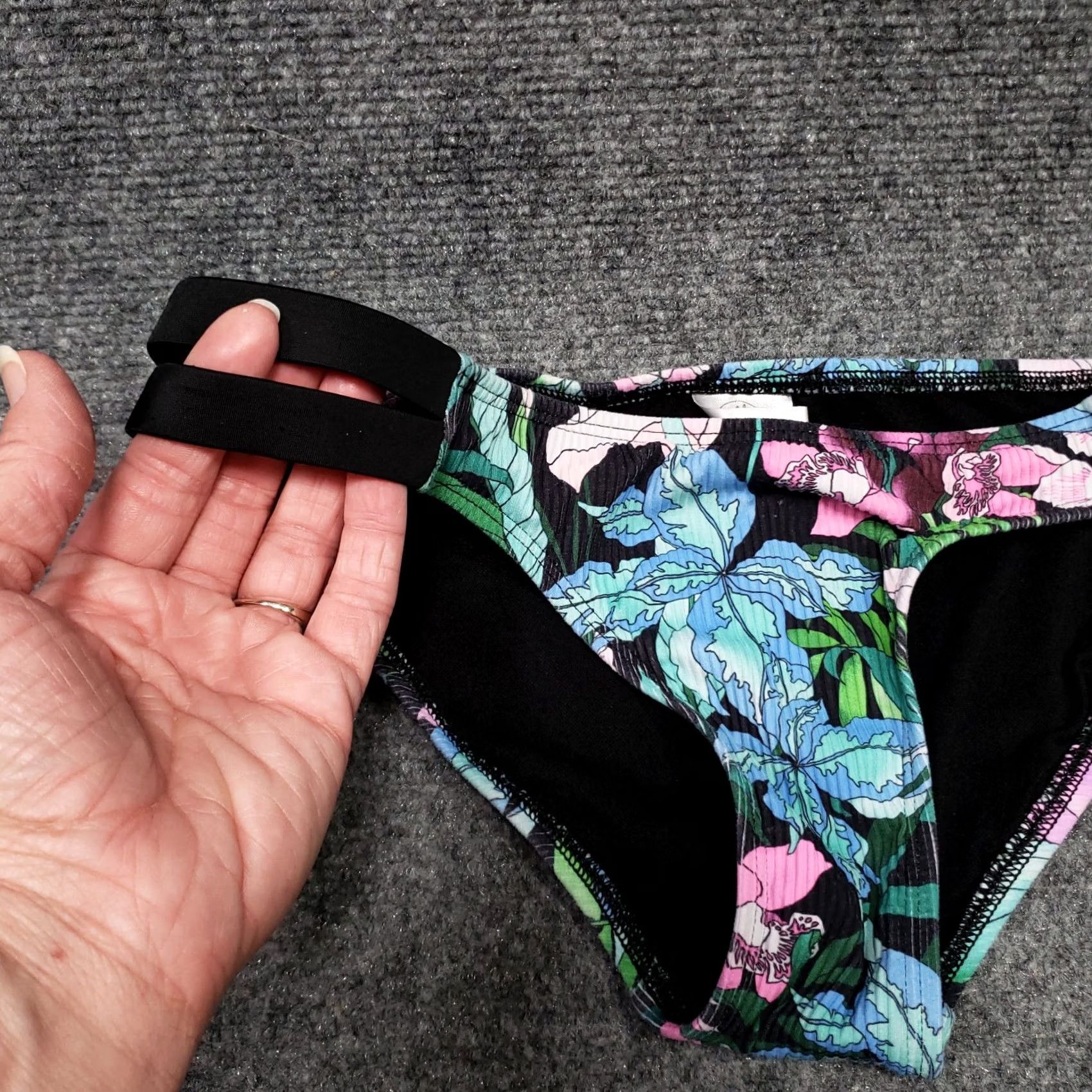 Body Glove Body Glove Bikini Womens XS Black Floral Tropical Swim Bottom Size 26" / US 2 / IT 38 - 2 Thumbnail