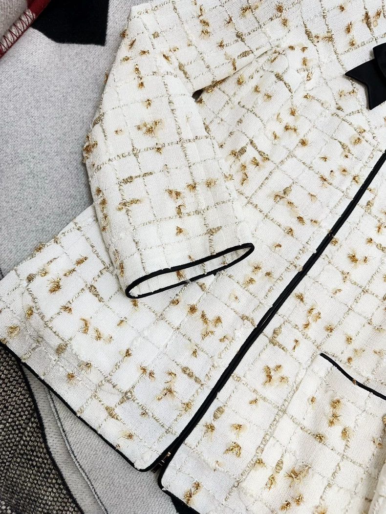 Chanel Chanel 19s beach series beige gold jacket neckline bow jac Size XS / US 0-2 / IT 36-38 - 4 Thumbnail
