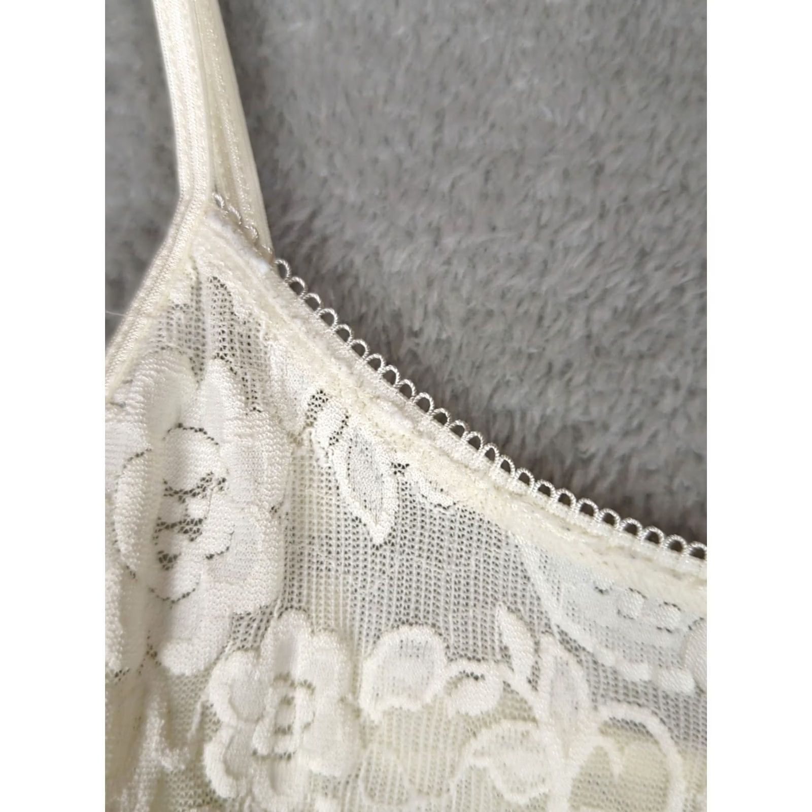 Vintage VINTAGE Morgan Taylor Lace Camisole Tank Top Womens L Ivory 90s Coquette Feminine Sleeveless Spaghetti Strap Nylon Spandex Round Neck Tank Top Size L / US 10 / IT 46 - 3 Thumbnail