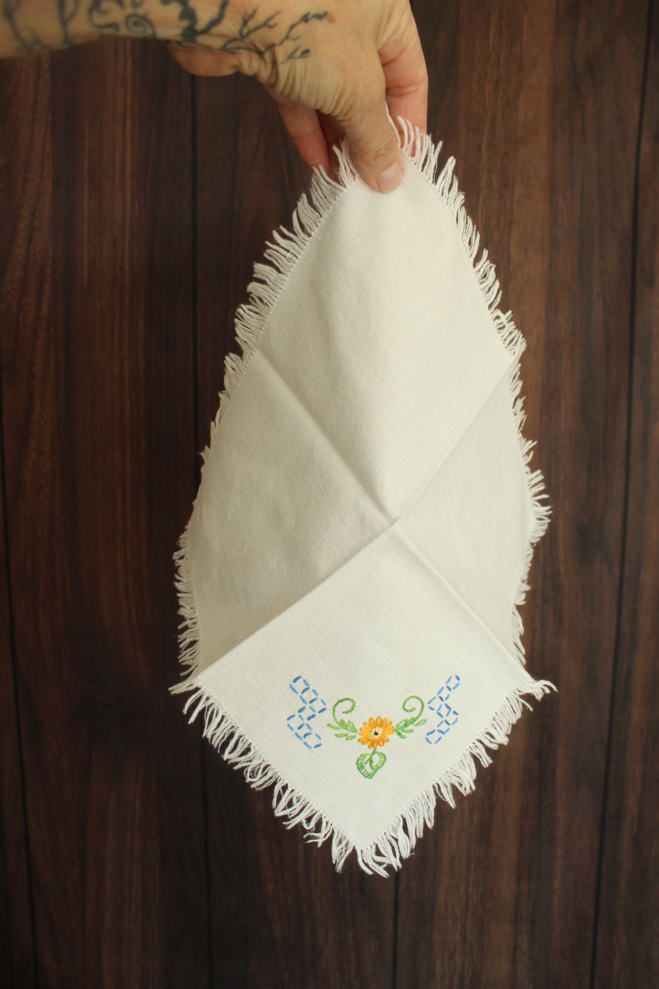 Vintage Vintage 1960s 1970s Handkerchief, White Cotton With Embroide Size ONE SIZE - 9 Thumbnail