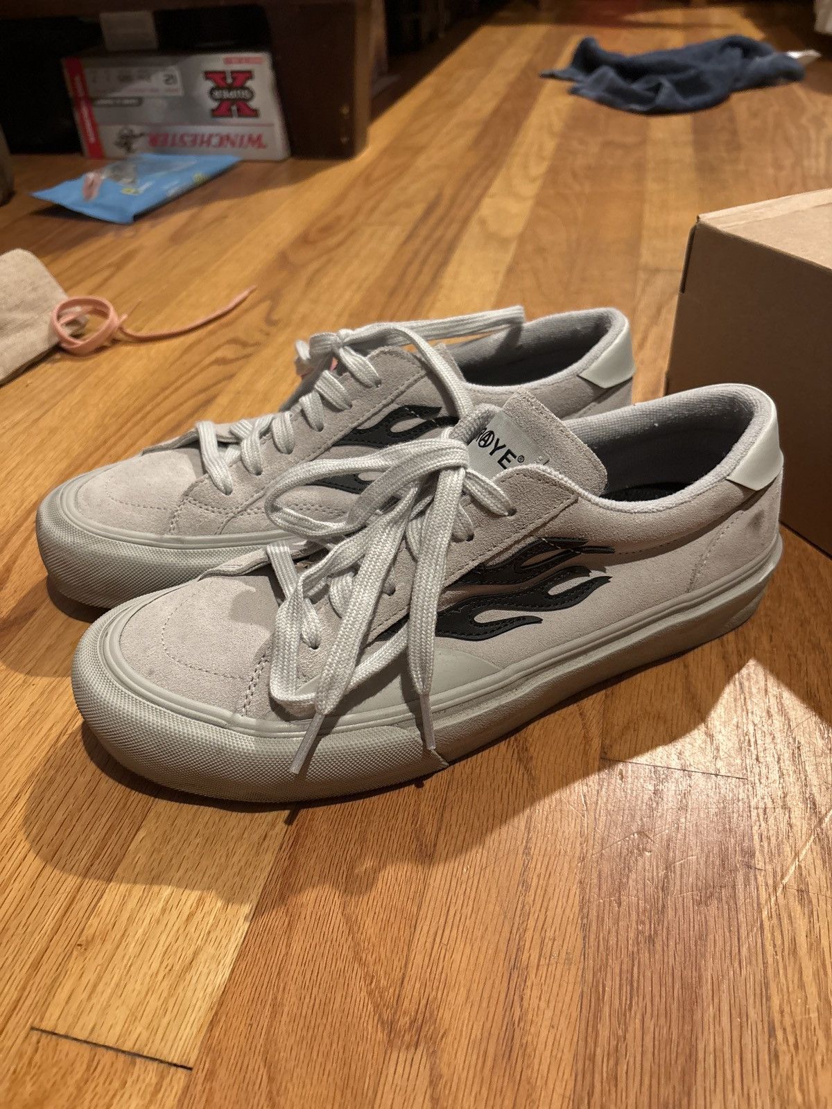 STRAYE Straye grey black flames size 9.5 Size US 9.5 / EU 42-43 - 3 Thumbnail