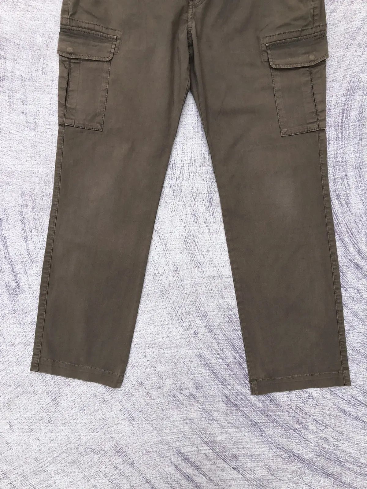 Designer × Japanese Brand Japanesebrand Uniqlo Faded Olive Multipocket W35xL40 Size US 35 - 3 Thumbnail