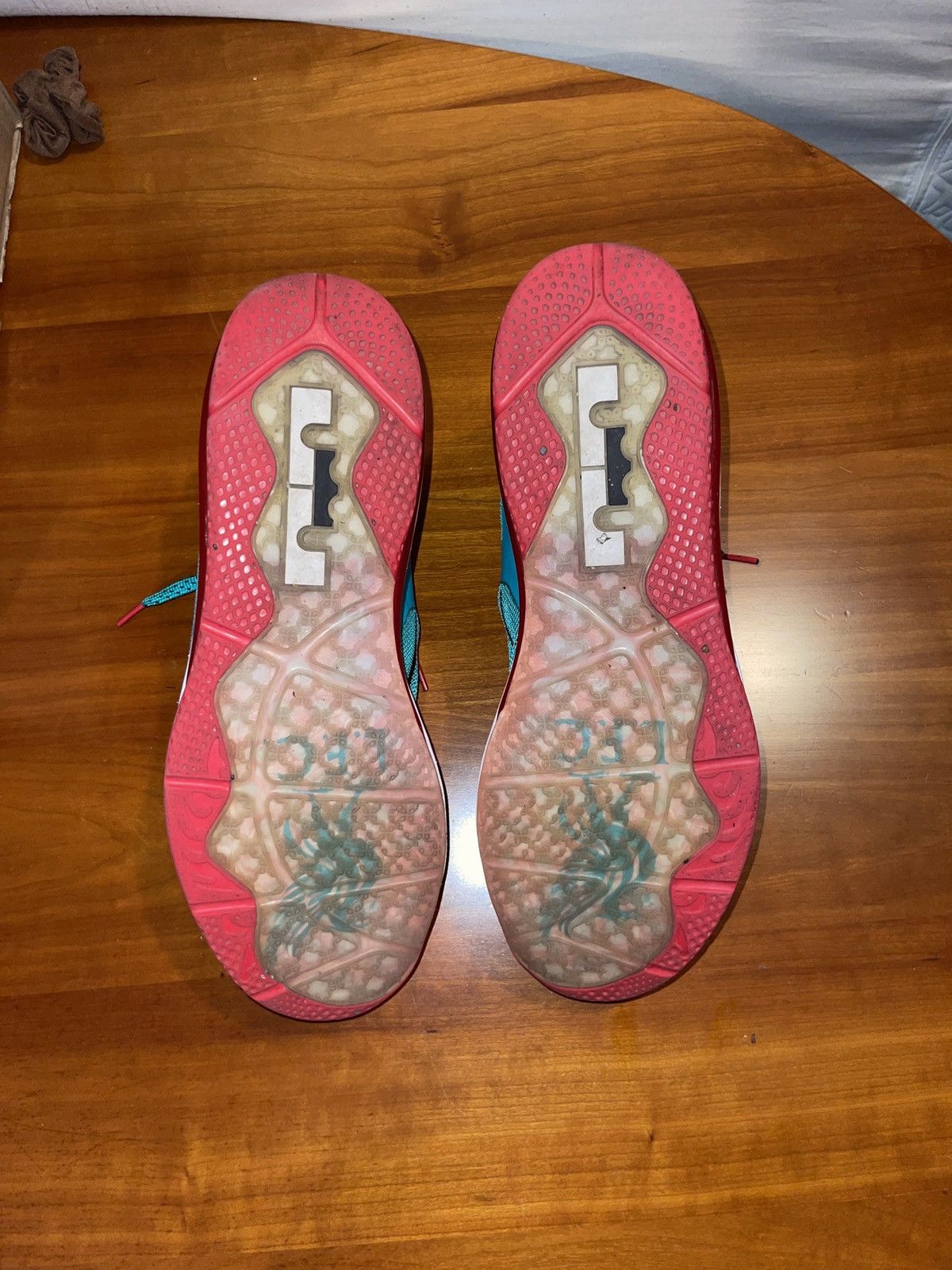 Nike Nike Lebron IX Low Liverpool Size US 15 / EU 48 - 3 Thumbnail