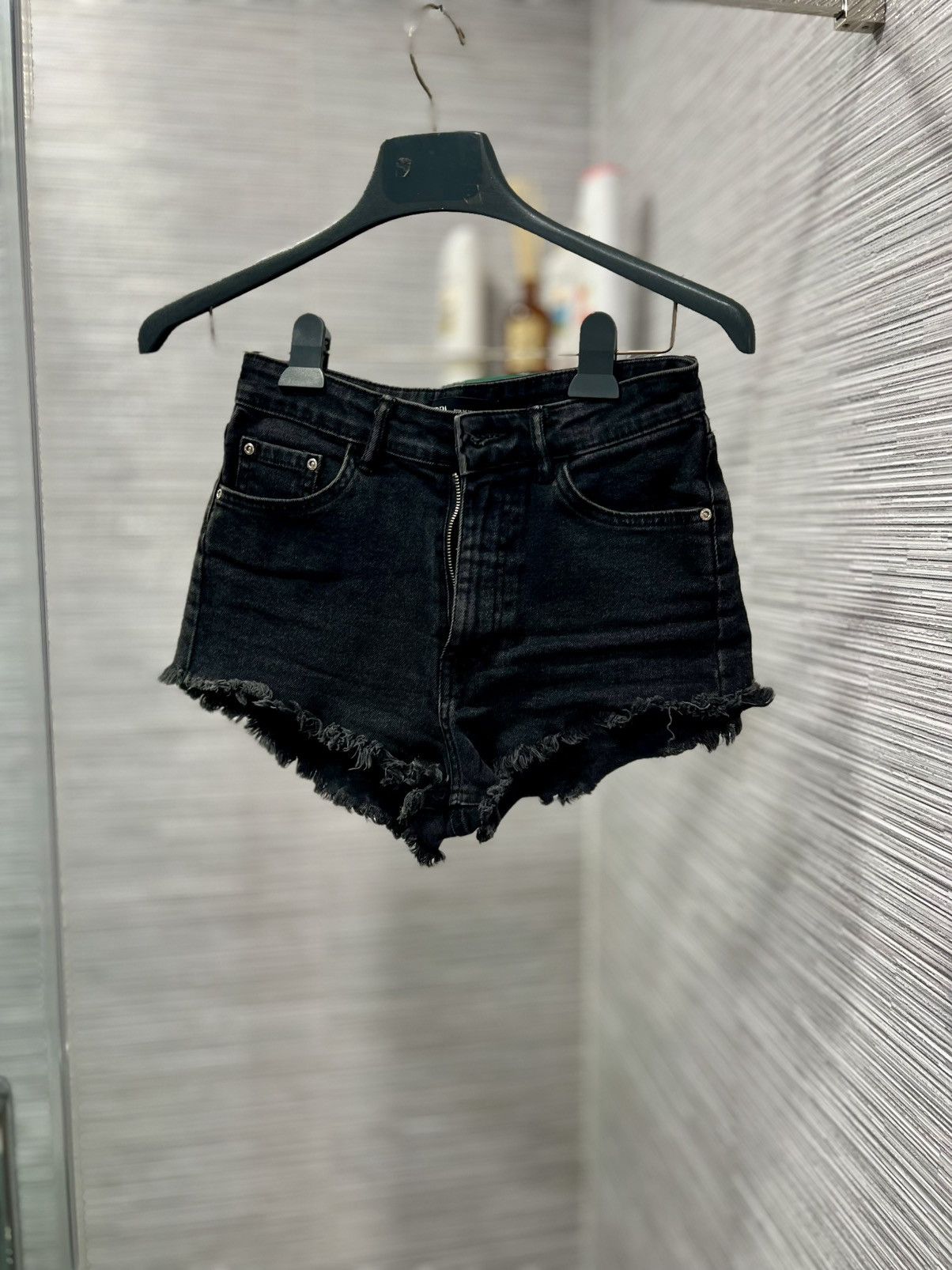 Zara Zara Jean Shorts Women’s Size 4 US Mex 26 Black Distressed Size 26" / US 2 / IT 38 - 4 Thumbnail