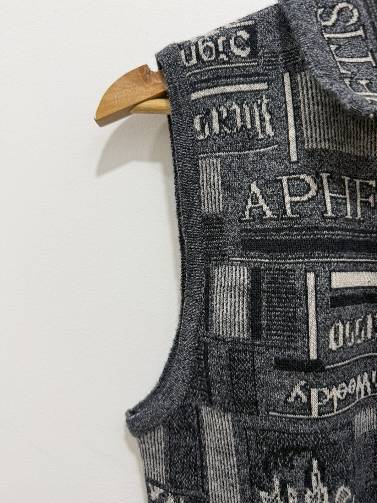 Japanese Brand Vtg knit vest Size US M / EU 48-50 / 2 - 10 Thumbnail