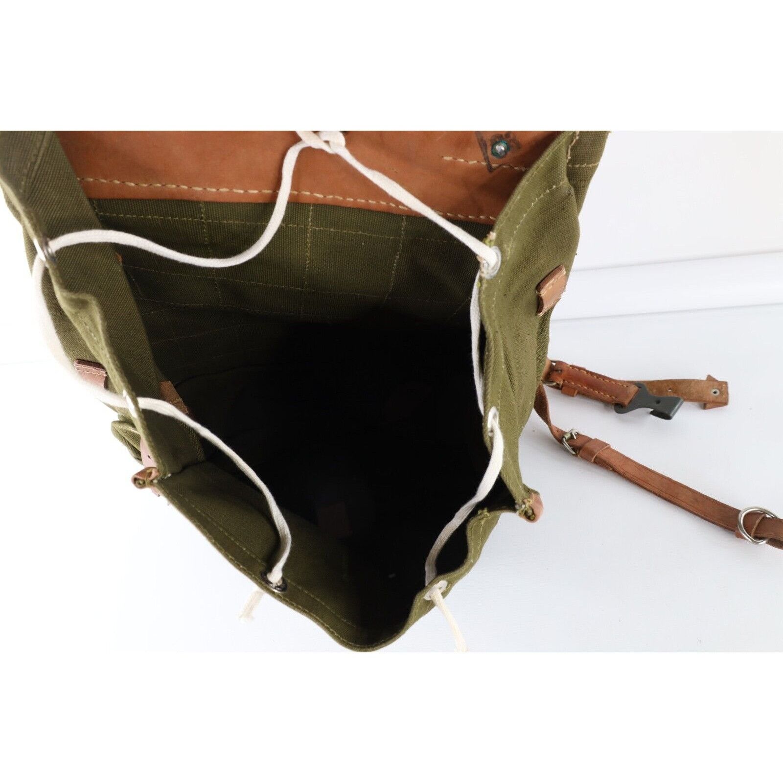 Vintage Vintage Romania Military Heavyweight Leather Trim Canvas Bag Size ONE SIZE - 10 Thumbnail