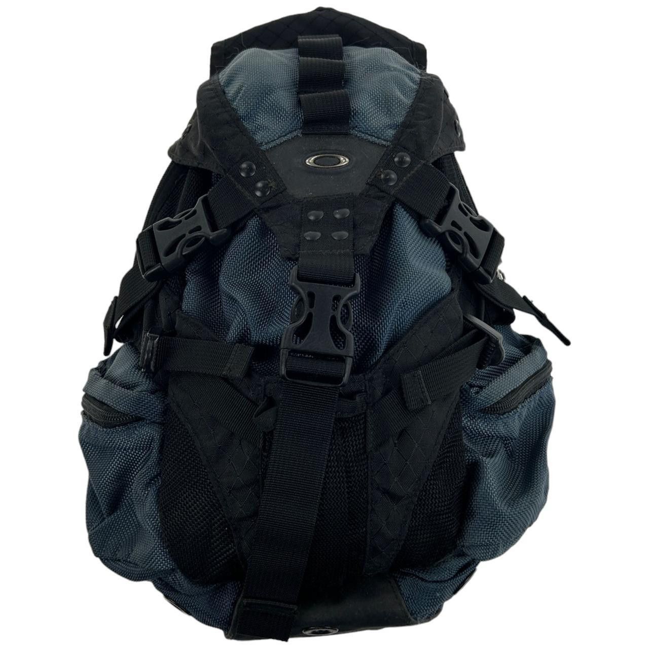 image of Vintage Oakley Icon Mini Backpack in Navy, Men's