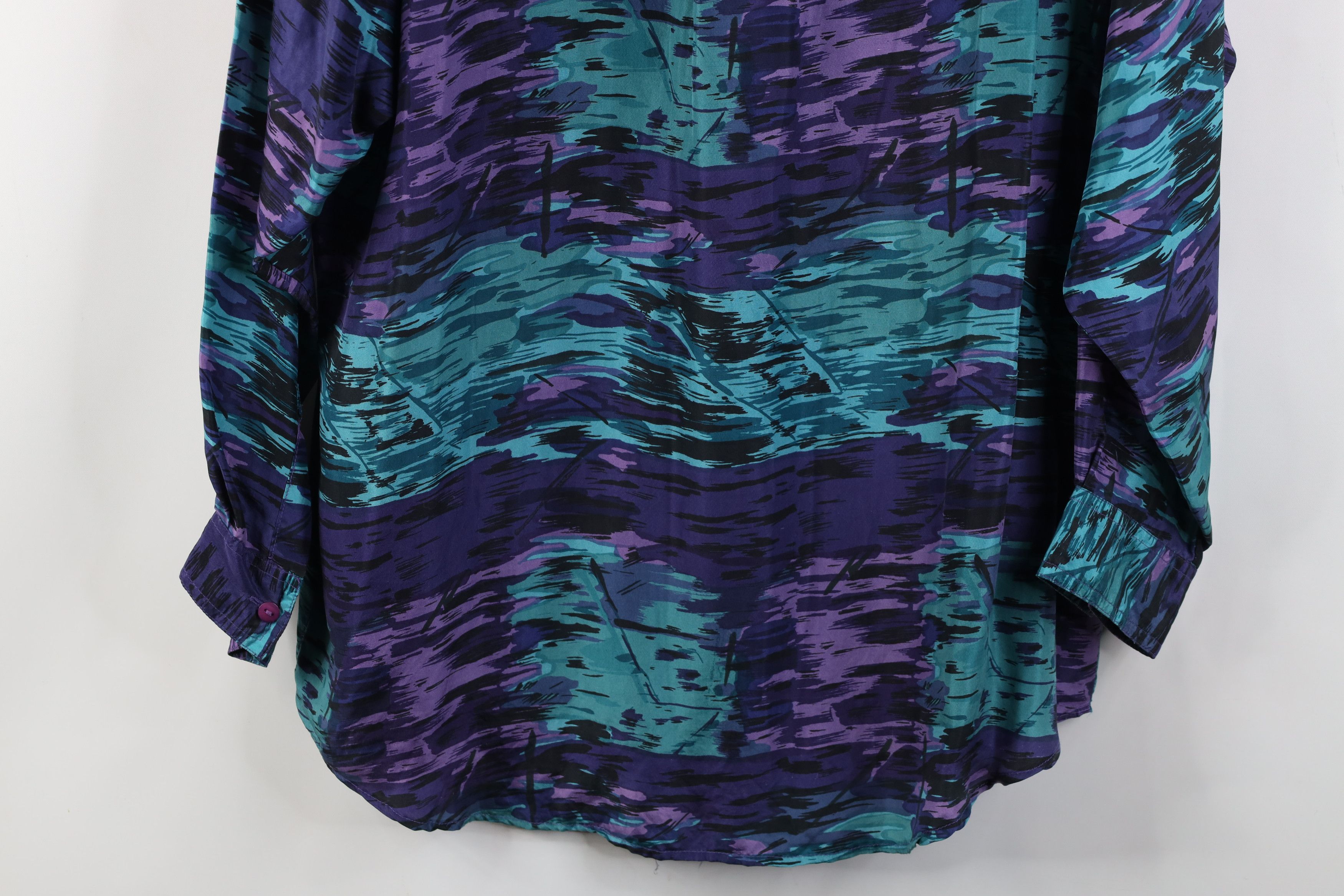 Vintage Vintage 90s Streetwear Baggy Silk Collared Button Shirt Size M / US 6-8 / IT 42-44 - 13 Thumbnail