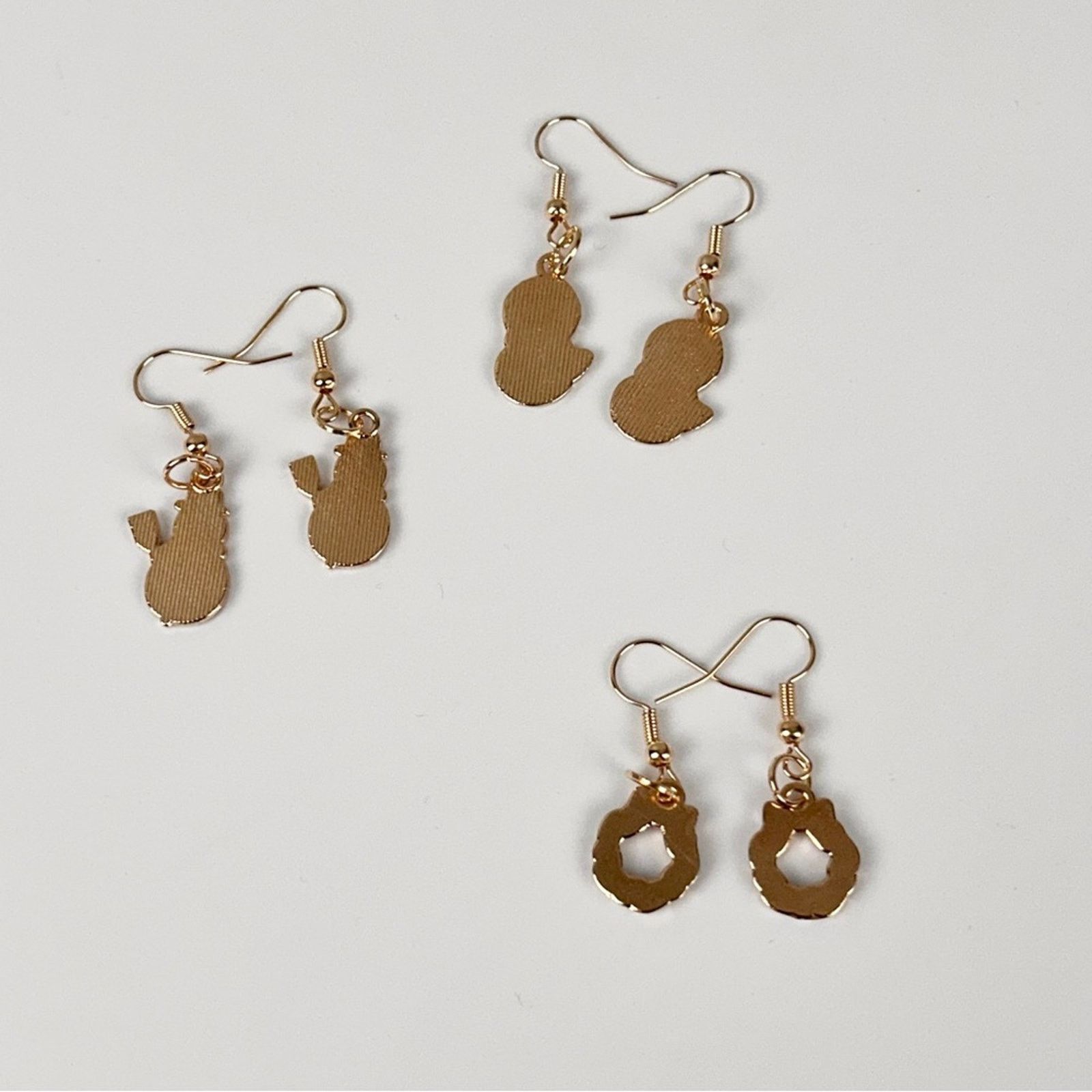 Unconditional 3 Pairs of Christmas Hook Earrings, Wreath, Santa Claus, New Size ONE SIZE - 6 Thumbnail