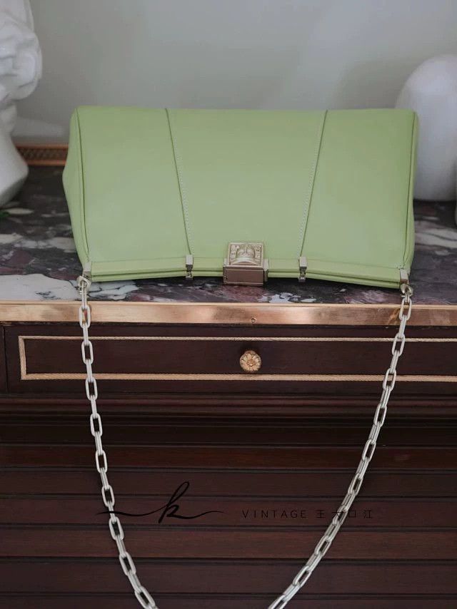 Other BKC Women of the Word 1995 Green Leather Chain Shoulder Bag Size ONE SIZE - 4 Thumbnail