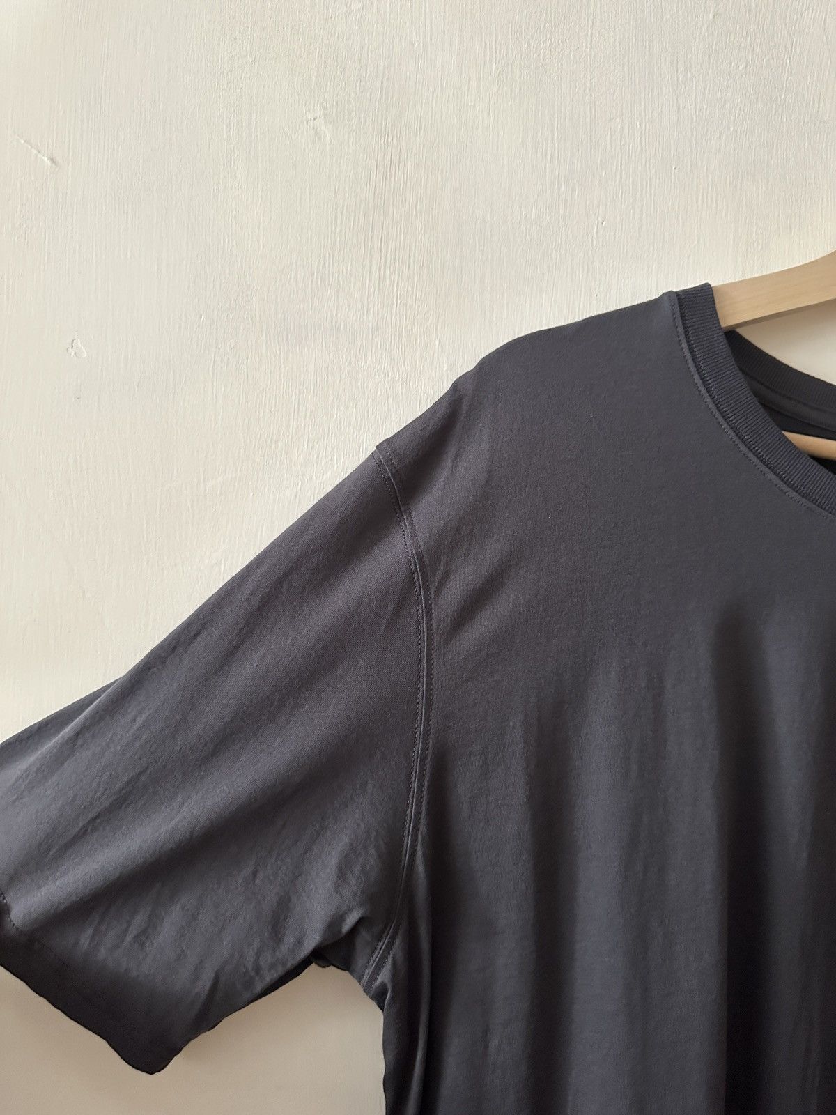 CMMAWEAR × Vuja De CMMAWEAR X VUJA DE gray tee Size US XL / EU 56 / 4 - 4 Thumbnail