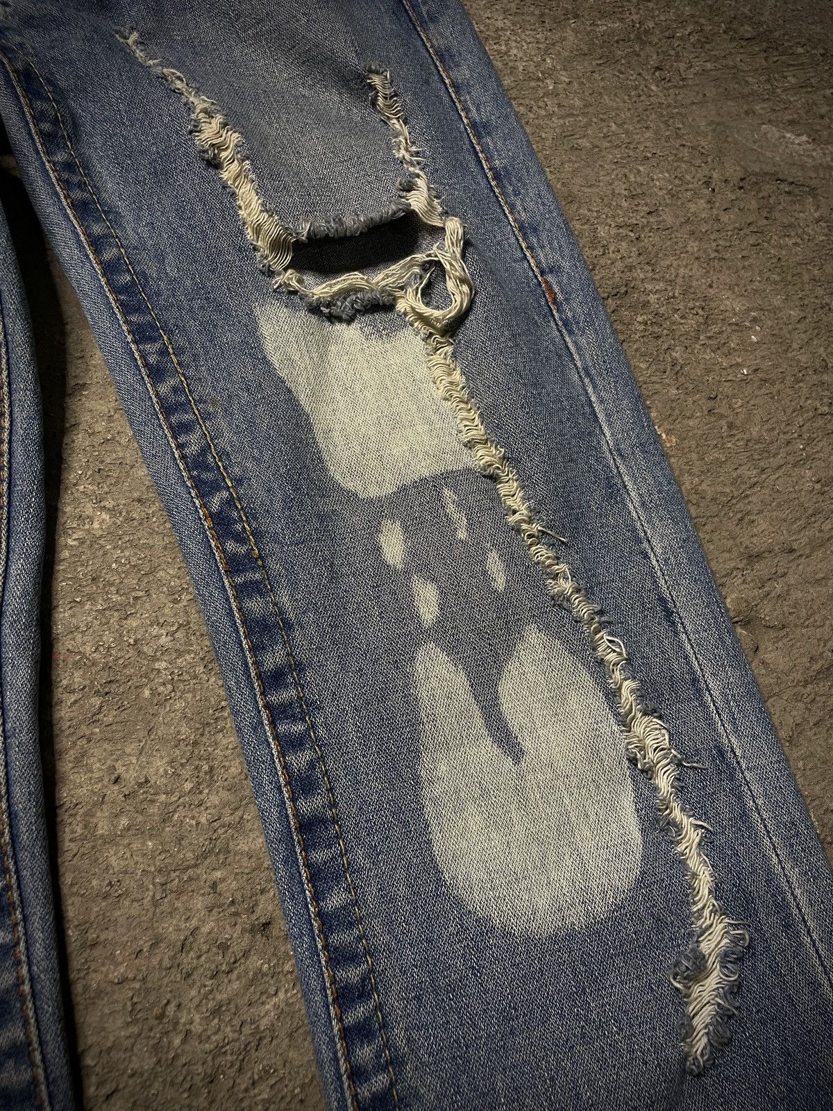 True Religion 2000’s True Religion - Distressed Flared Pants Size US 29 - 5 Thumbnail