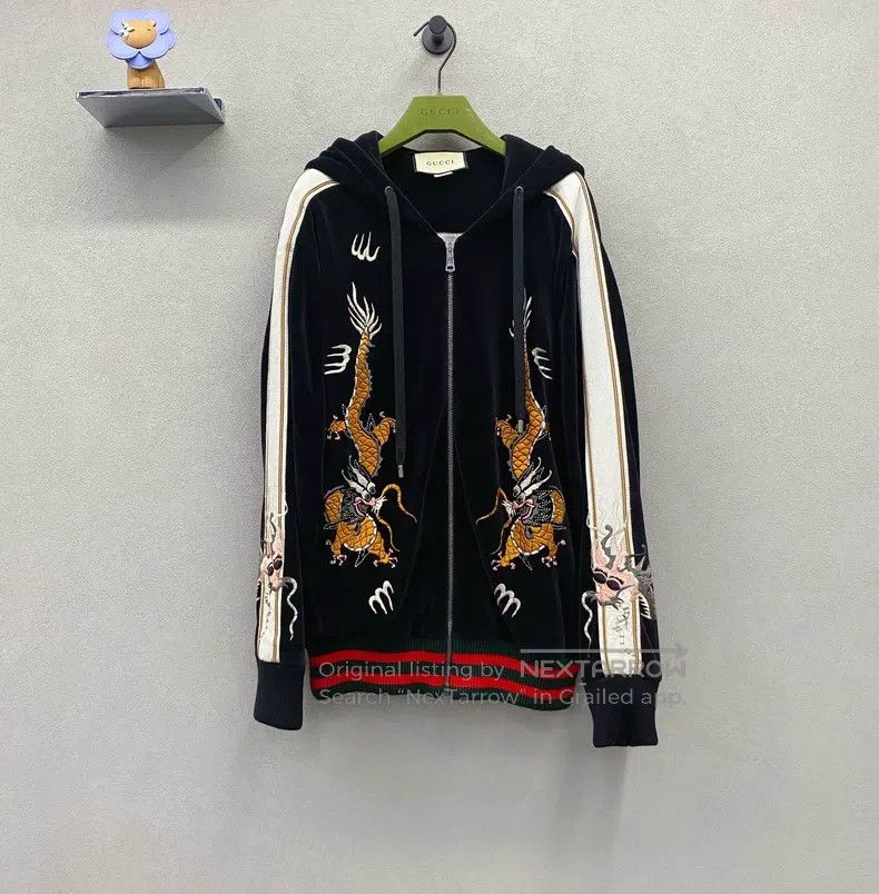 Gucci Gucci Black velvet jacket embroidered with dragon pattern Size US S / EU 44-46 / 1 - 1 Thumbnail