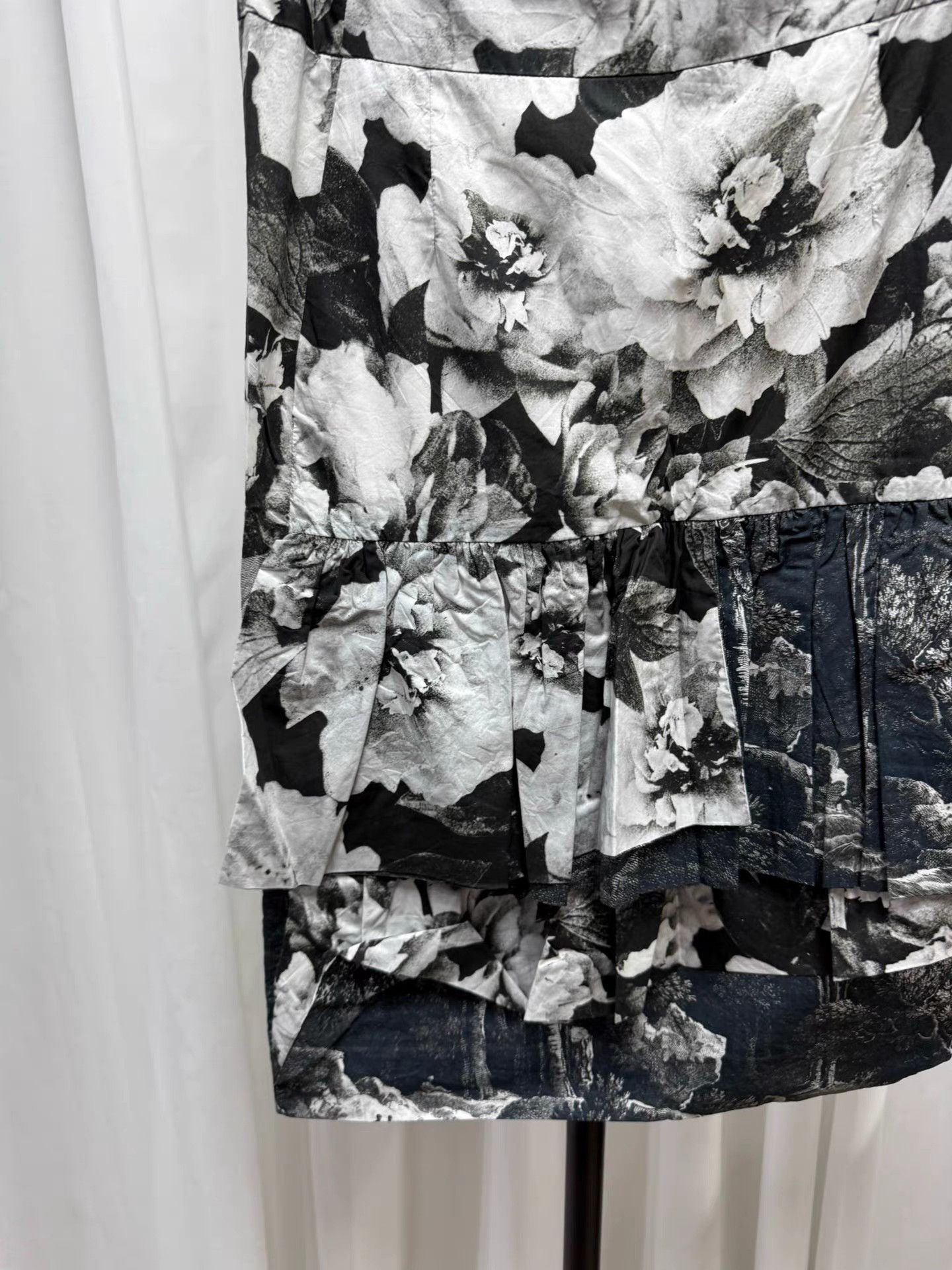 Dries Van Noten Dries van noten Printed Ruffle Hem Bodycon Skirt K20 Size 25" / US 0 / IT 36 - 3 Thumbnail