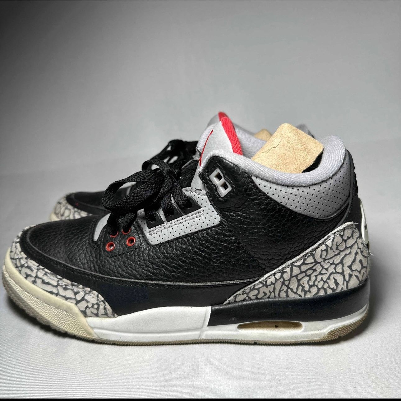 Jordan Brand × Nike Size 6 - Nike Air Jordan 3 Retro OG BG Black Cement 2018 Size US 6 / EU 39 - 8 Thumbnail