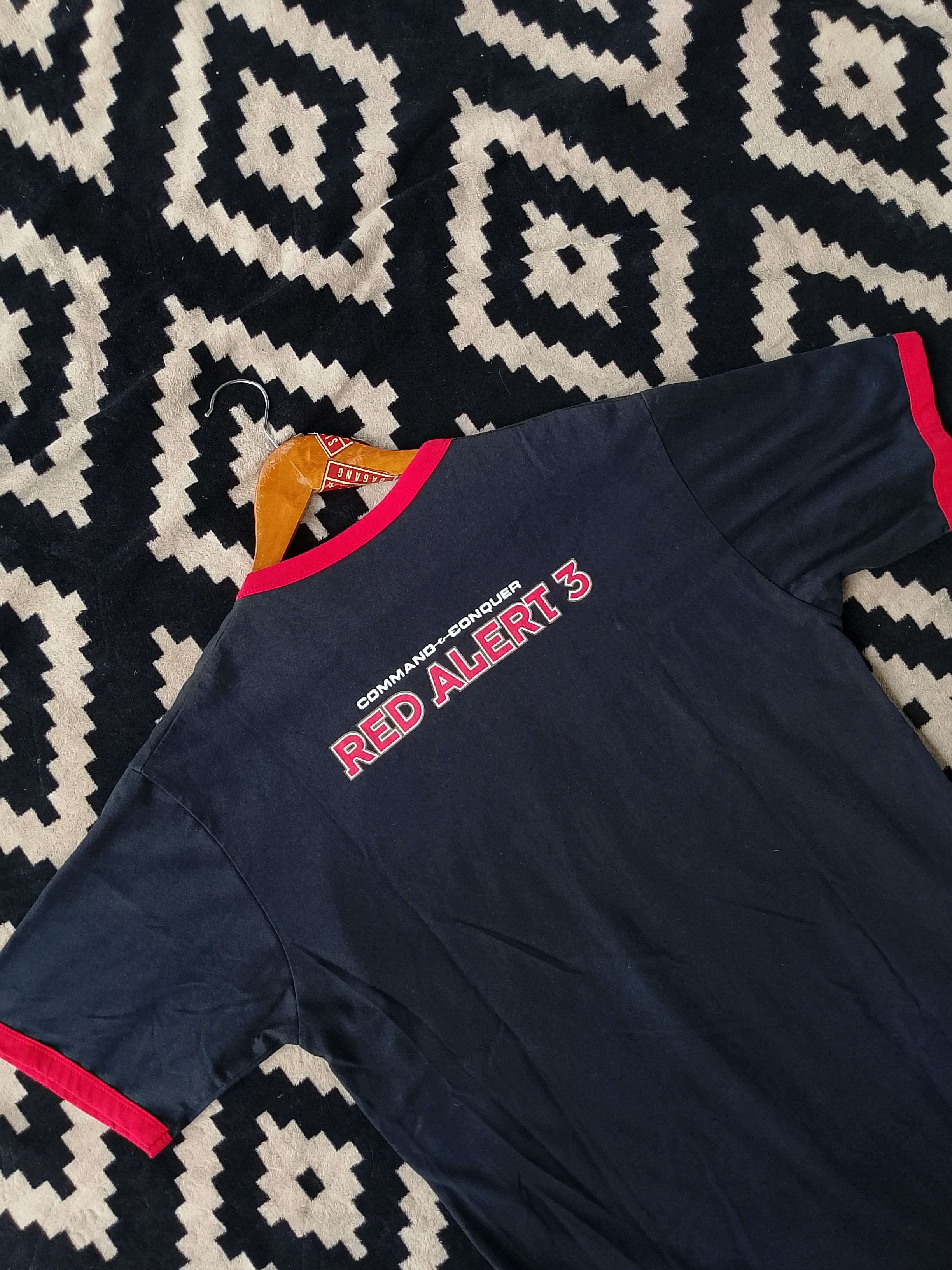 The Game Vintage Y2K EA Game Red Alert 3 Command Conquer Promo Tees Size US L / EU 52-54 / 3 - 7 Thumbnail