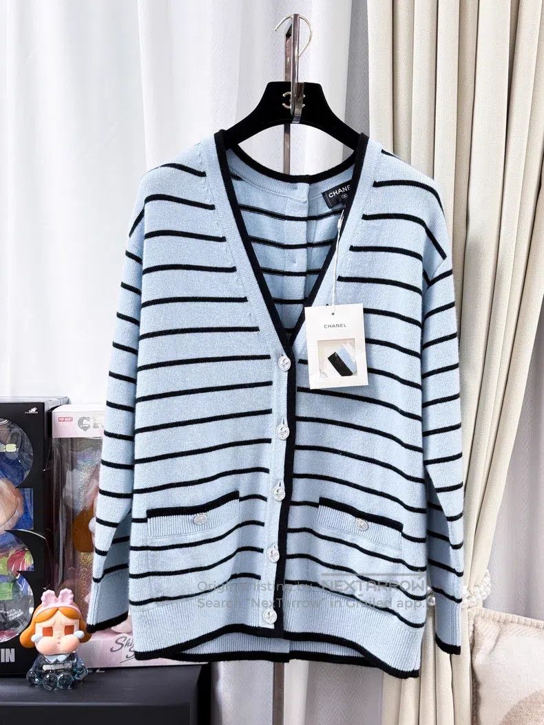 Chanel Chanel Black striped flying bird diamond button knitted ca Size XXS / US 00 / IT 34 - 1 Thumbnail