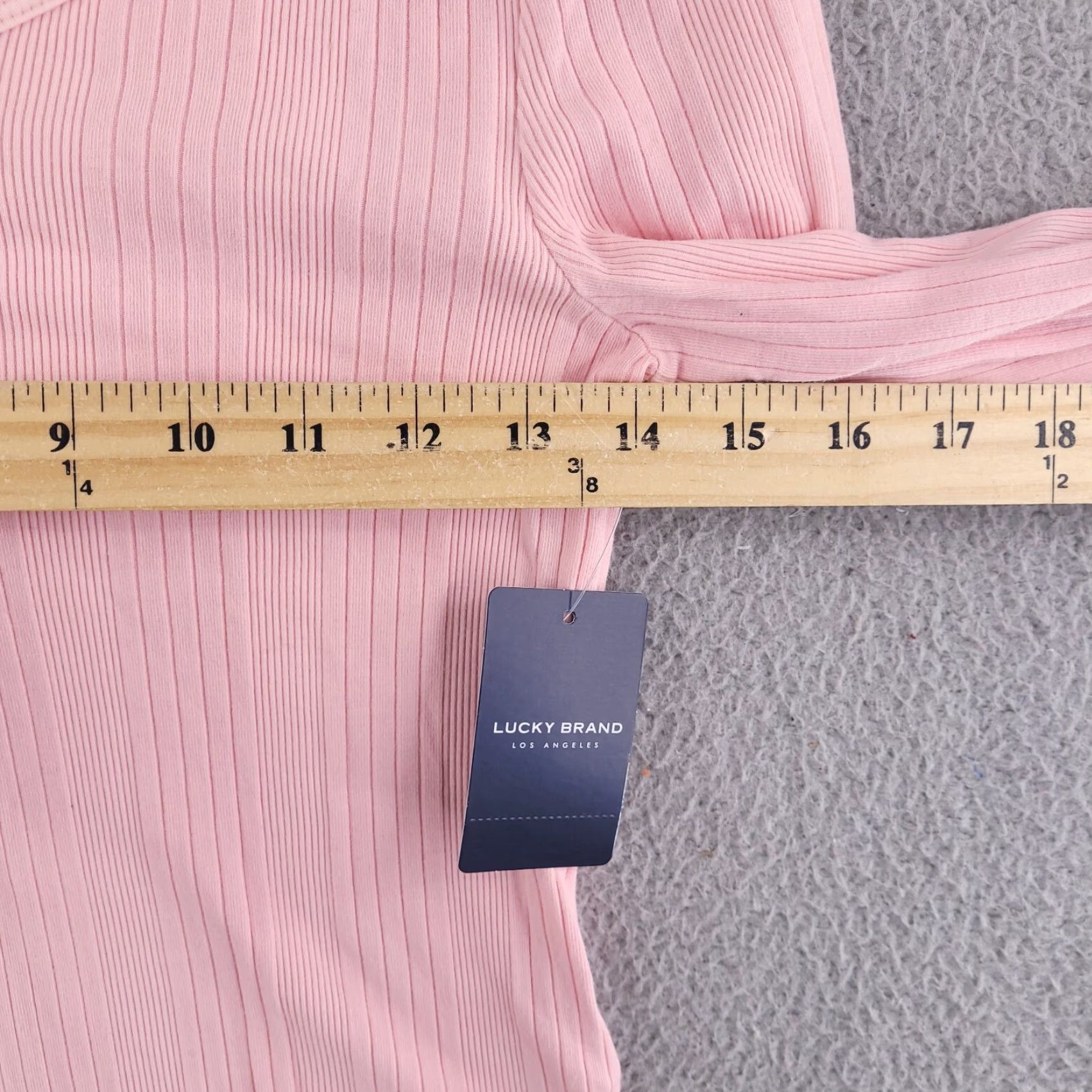 Lucky Brand **Lucky Brand Pink Crop Top Women's XS Ribbed Cable Long Sleeve** New title: **Lucky Brand Women's XS Pink Crop Top Ribbed Cable Long Sleeve** ``` Size XS / US 0-2 / IT 36-38 - 6 Thumbnail