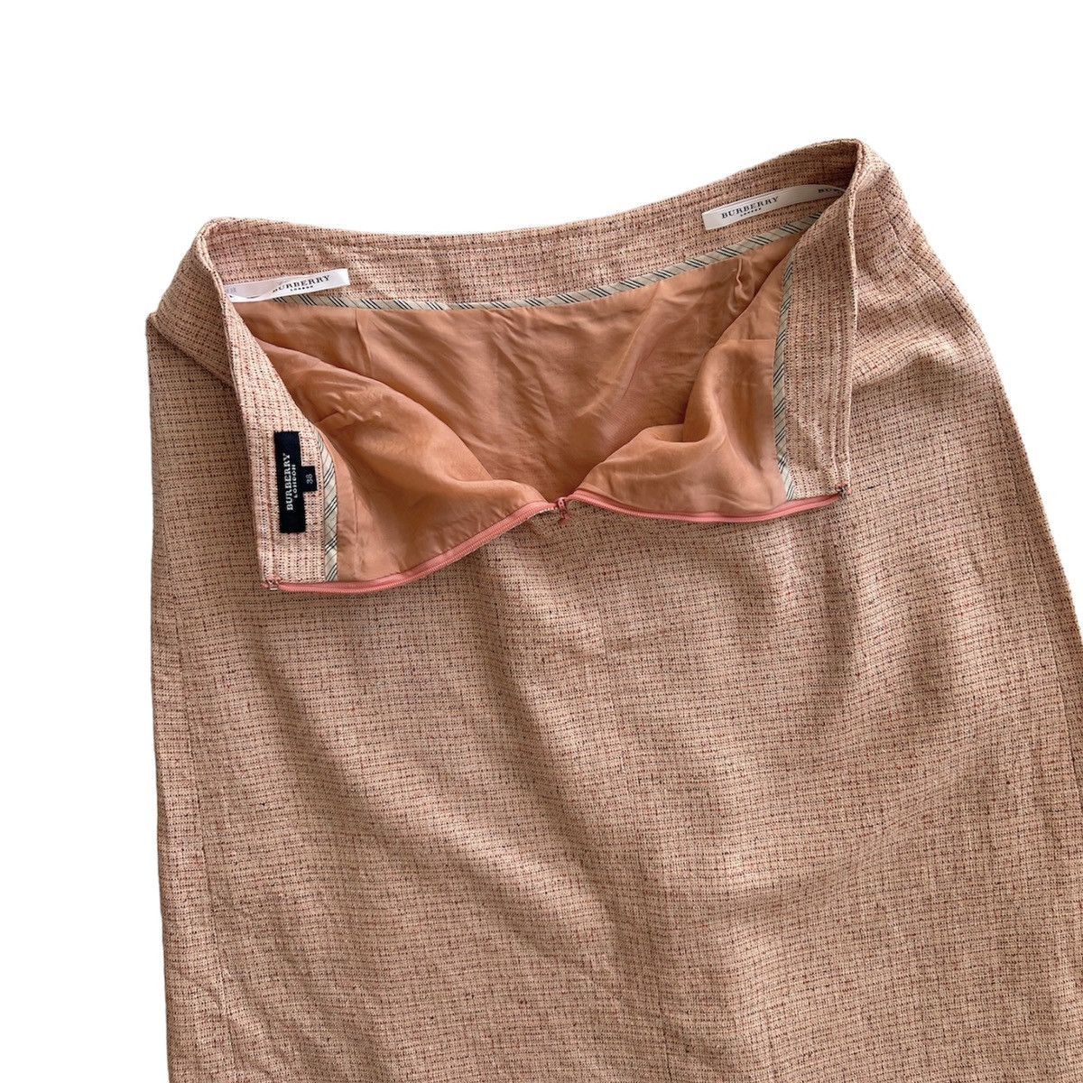 Burberry BURBERRY TWEED MINI SKIRT Size 28" / US 6 / IT 42 - 7 Thumbnail