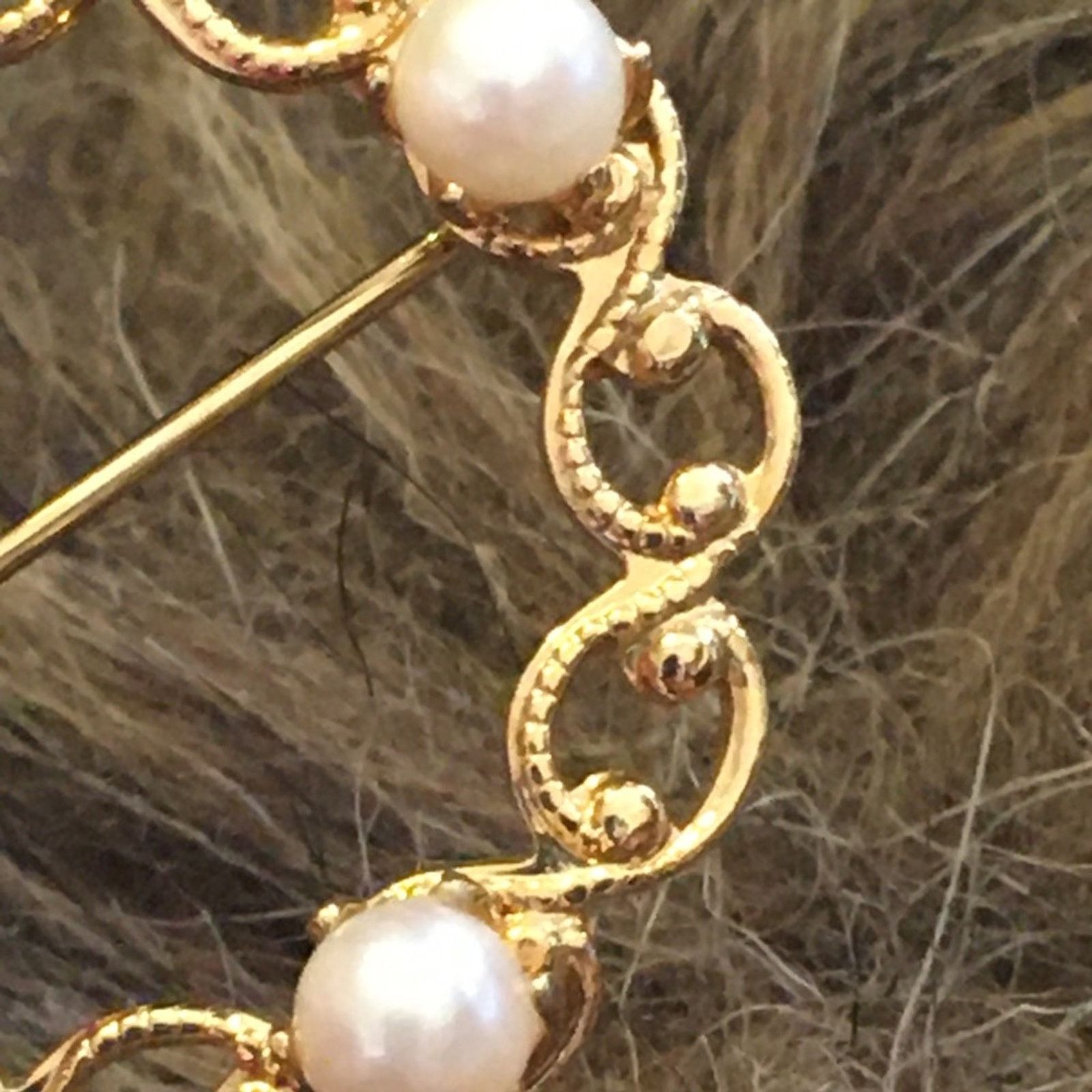 Vintage Vintage faux pearl and gold tone wreath brooch Size ONE SIZE - 5 Thumbnail