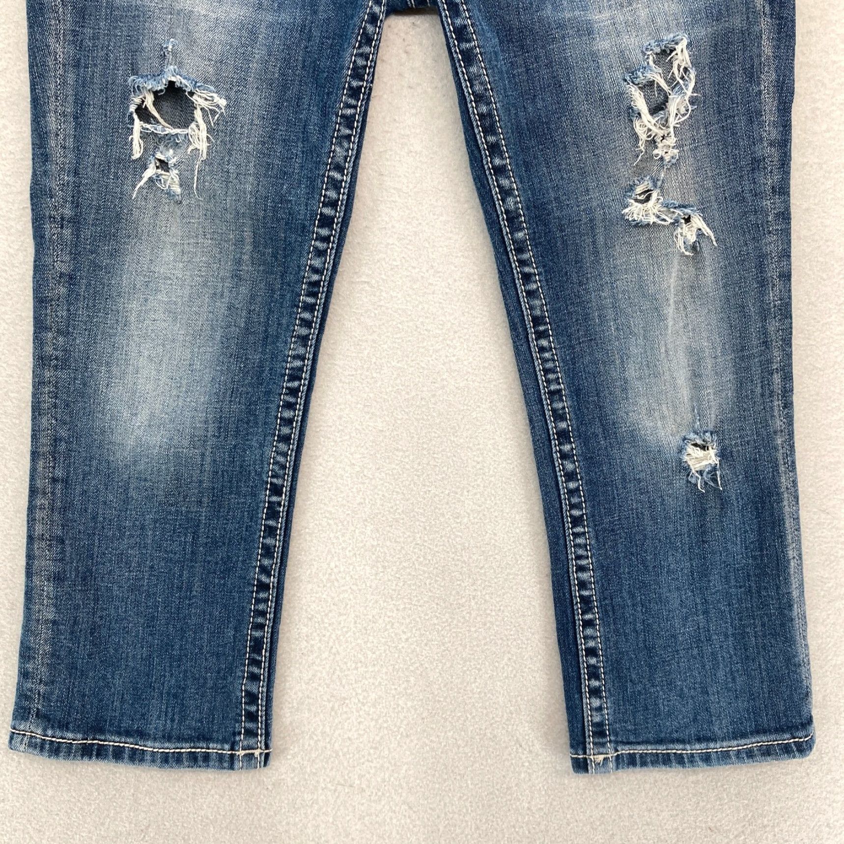 Miss Me Miss Me Cuffed Capri Jeans Women's 28 Blue Stretch Denim Embroidered Studded Capris Slim 5-Pocket Distressed Western Cowboy Rock Size 28" / US 6 / IT 42 - 4 Thumbnail