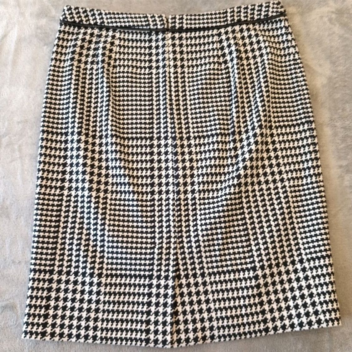 Talbots Talbots Skirt 12 Black Plaid Knee Length Pencil Slit Size 34" / US 12 / IT 48 - 2 Thumbnail