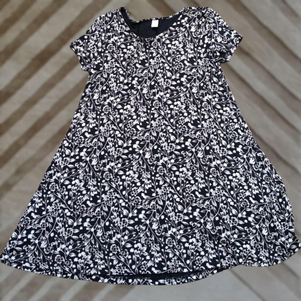 Old Navy Old Navy Floral Womens Shift Dress Black M Short Sleeve Knee Length Casual Bohemian Gothic Peasant Rayon Spandex Size M / US 6-8 / IT 42-44 - 1 Thumbnail