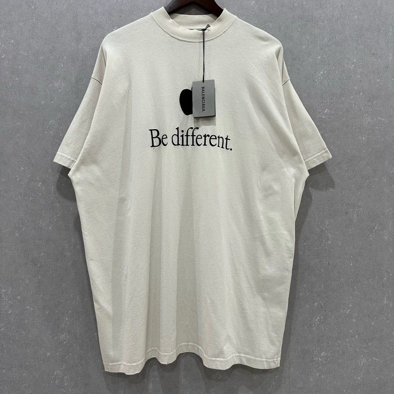 Other Balenciaga White Apple Be diffenert slogan short sleeve Size US M / EU 48-50 / 2 - 1 Thumbnail