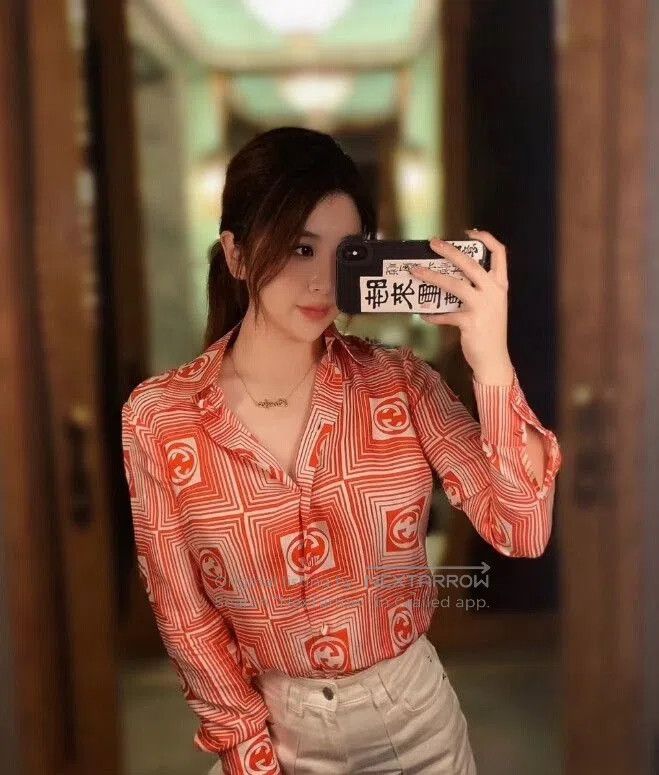Gucci Gucci Red GG Logo Silk Long. Size S / US 4 / IT 40 - 1 Thumbnail