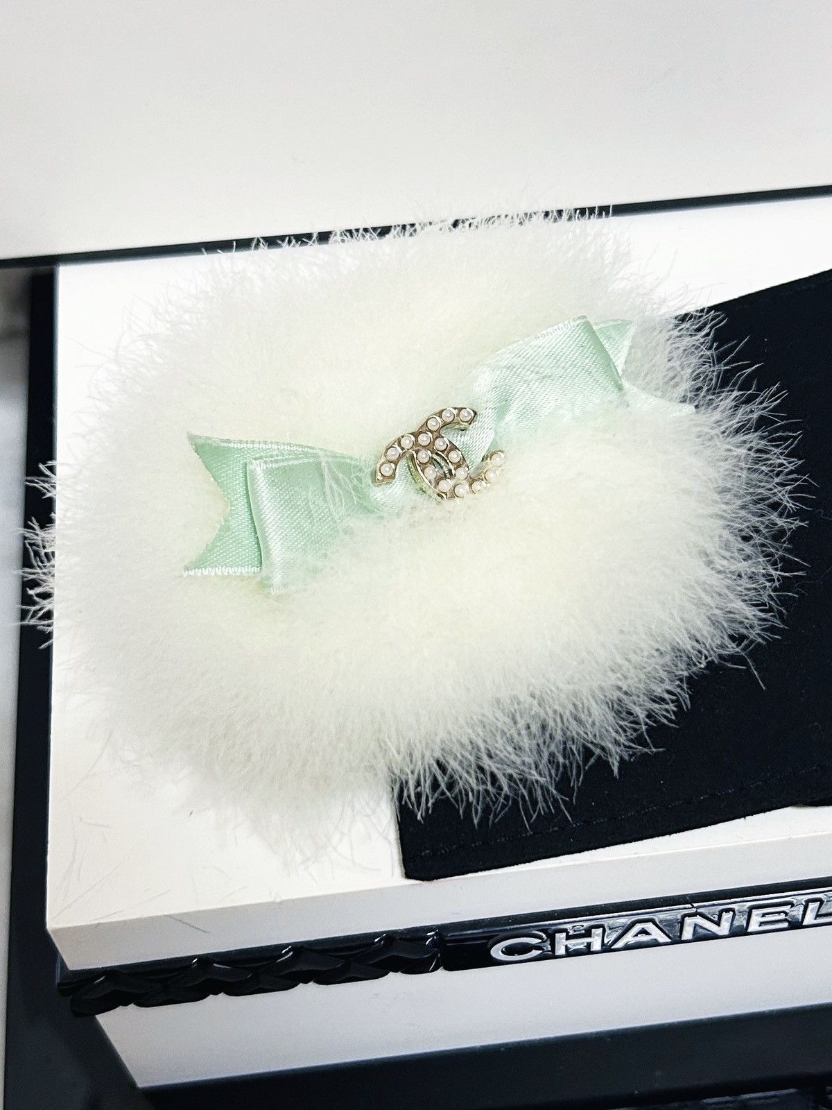 Chanel Authentic Chanel RARE 04 Runway Bow & Pearl CC Brooch / Pin Size ONE SIZE - 11 Thumbnail