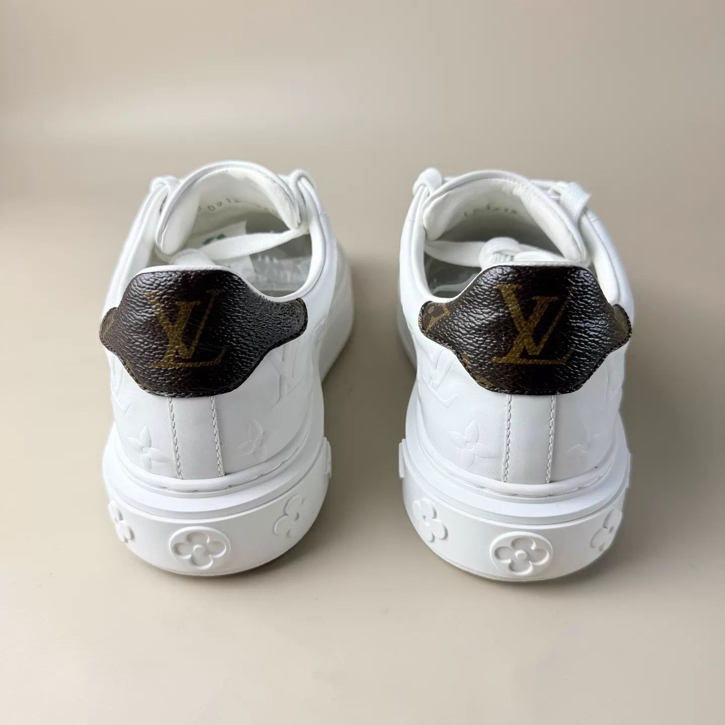Louis Vuitton LV Time Out Monogram white/brown sneakers 35.5 Size US 5 / IT 35 - 3 Thumbnail