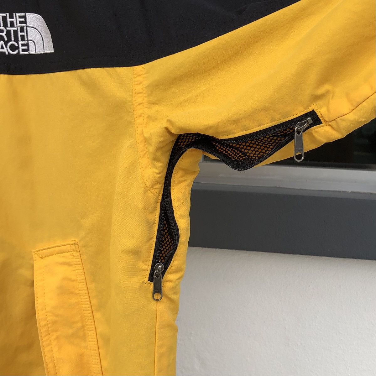 The North Face Vintage The North Face Mountain Light Anorak Jacket Size US M / EU 48-50 / 2 - 15 Thumbnail