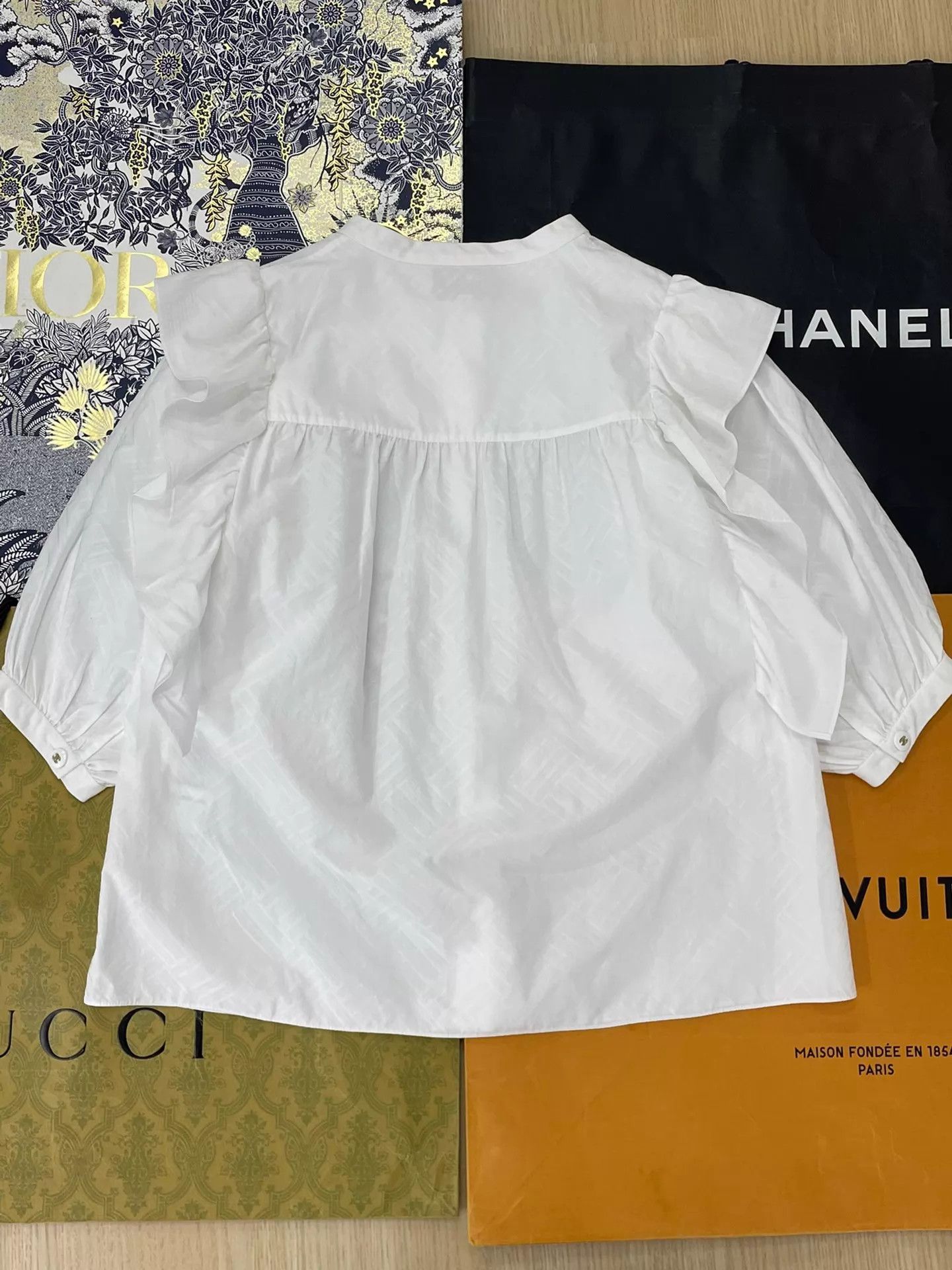 Chanel CHANEL White Ruffle Detail Shirt 36 Size XS / US 0-2 / IT 36-38 - 3 Thumbnail