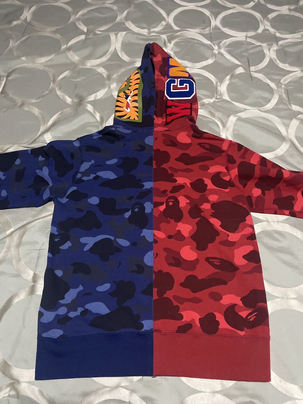 Bape Bape half red camo blue camo shark hoodie S Size US S / EU 44-46 / 1 - 2 Thumbnail