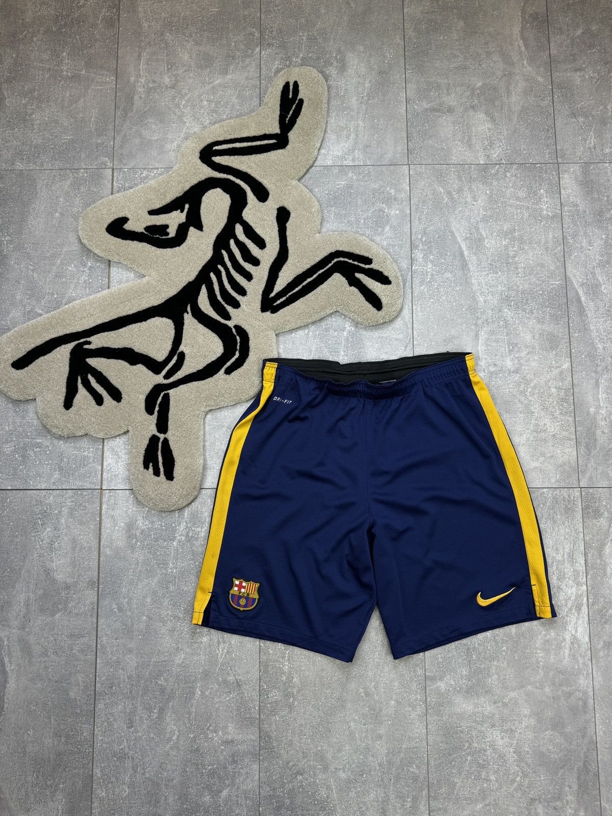 Vintage Mens Vintage Nike FC Barcelona soccer shirts football size M Size US 34 / EU 50 - 11 Thumbnail