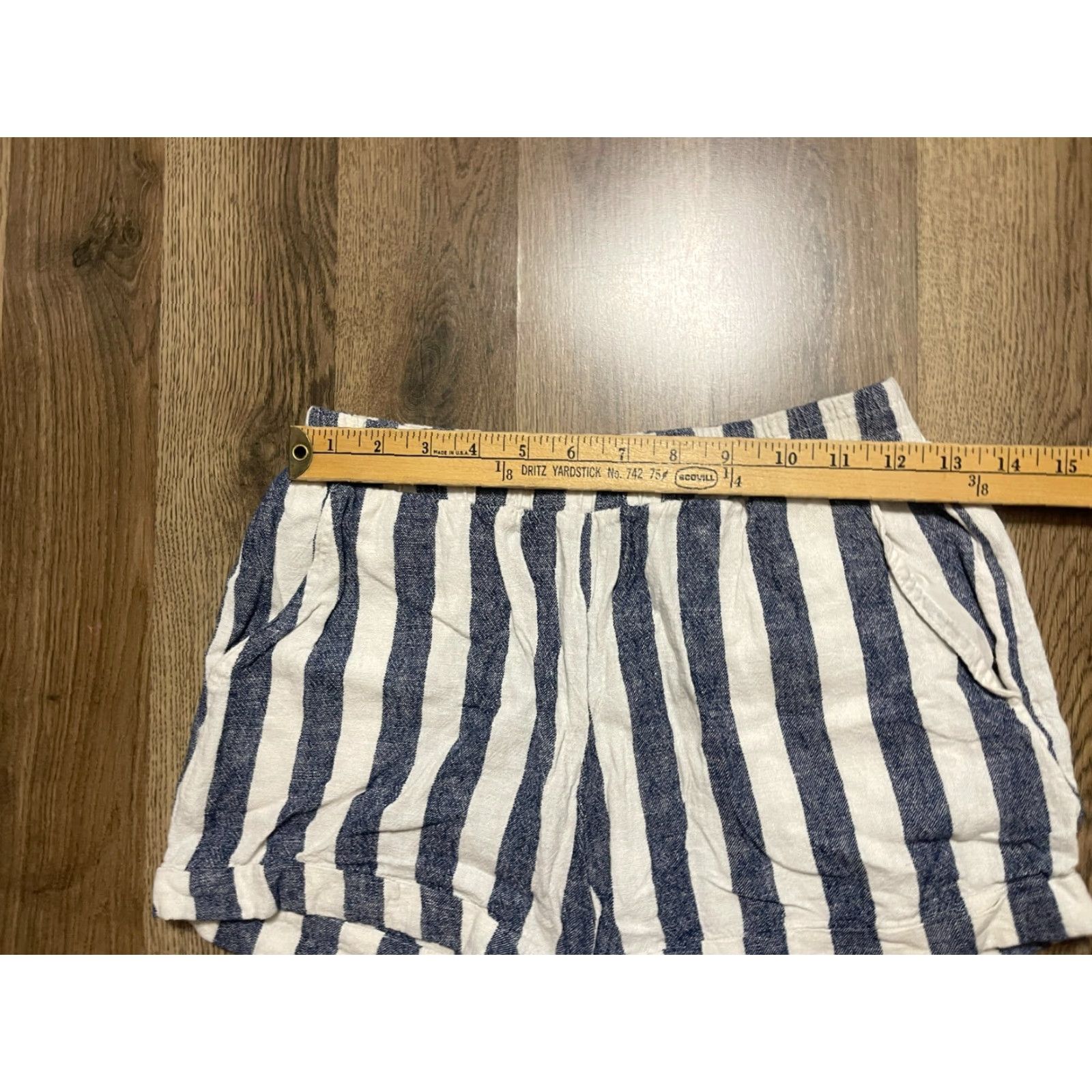 Forever 21 FOREVER 21 Shorts Women Small White Blue Striped Linen Blend Paperbag Casual Modern Women Size 28" / US 6 / IT 42 - 7 Thumbnail