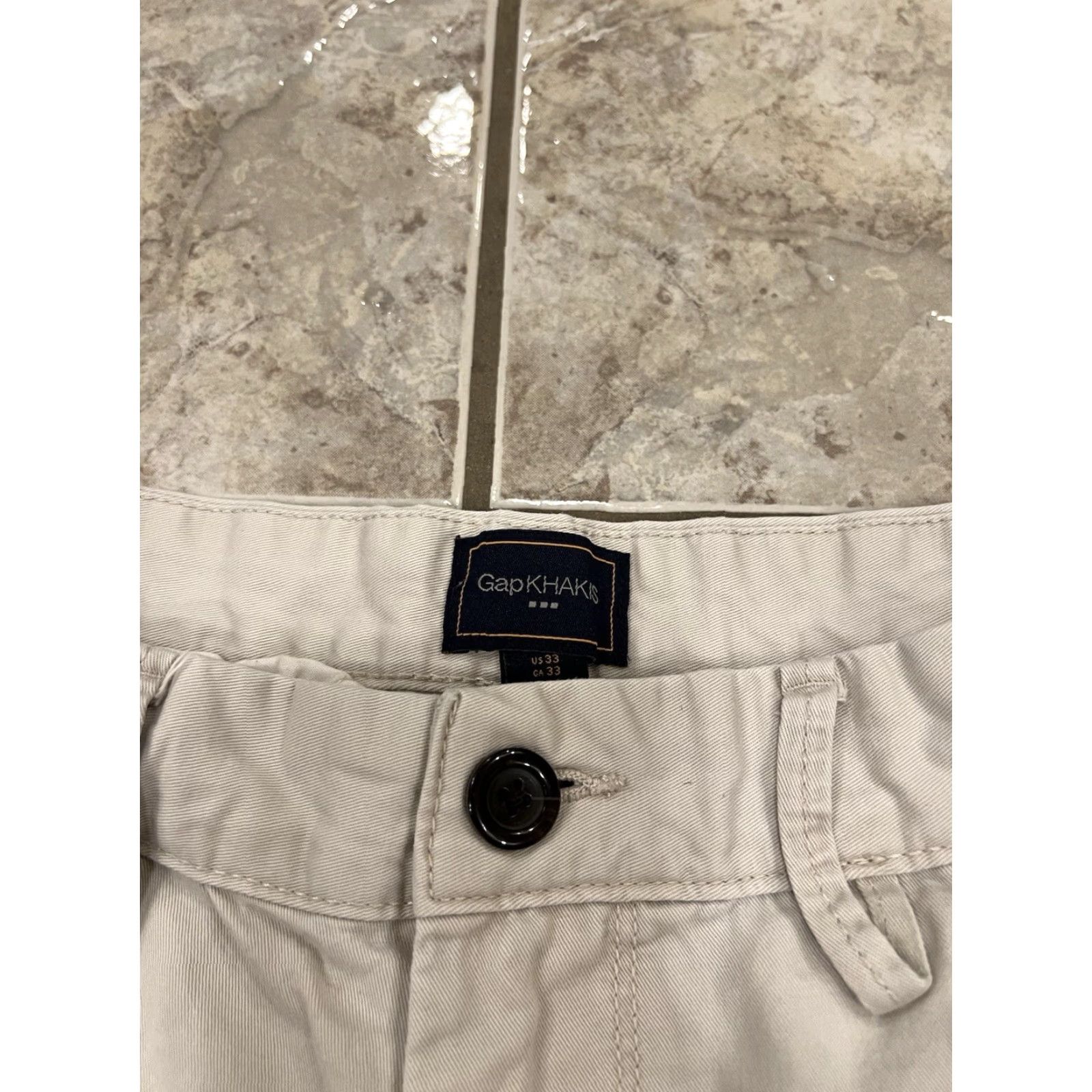 Gap VINTAGE? No. Mens Gap Khakis Shorts Beige Flat Front Bermuda Chino 10" Summer 100% Cotton Casual Regular Size 33 Mens Beige Shorts Gap Size US 33 - 3 Thumbnail