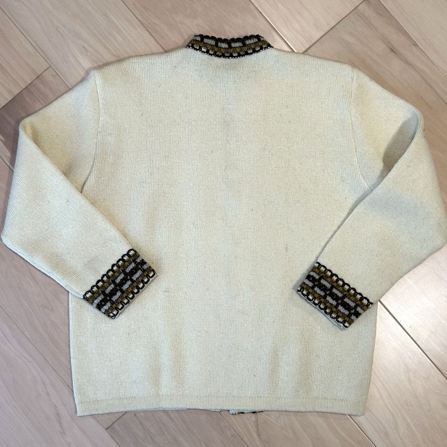 Vintage VINTAGE Unbranded Fair Isle Cardigan Clasp Sweater Women’s Medium Ivory Crew Neck Long Sleeve Wool Knit Classic Size M / US 6-8 / IT 42-44 - 2 Thumbnail