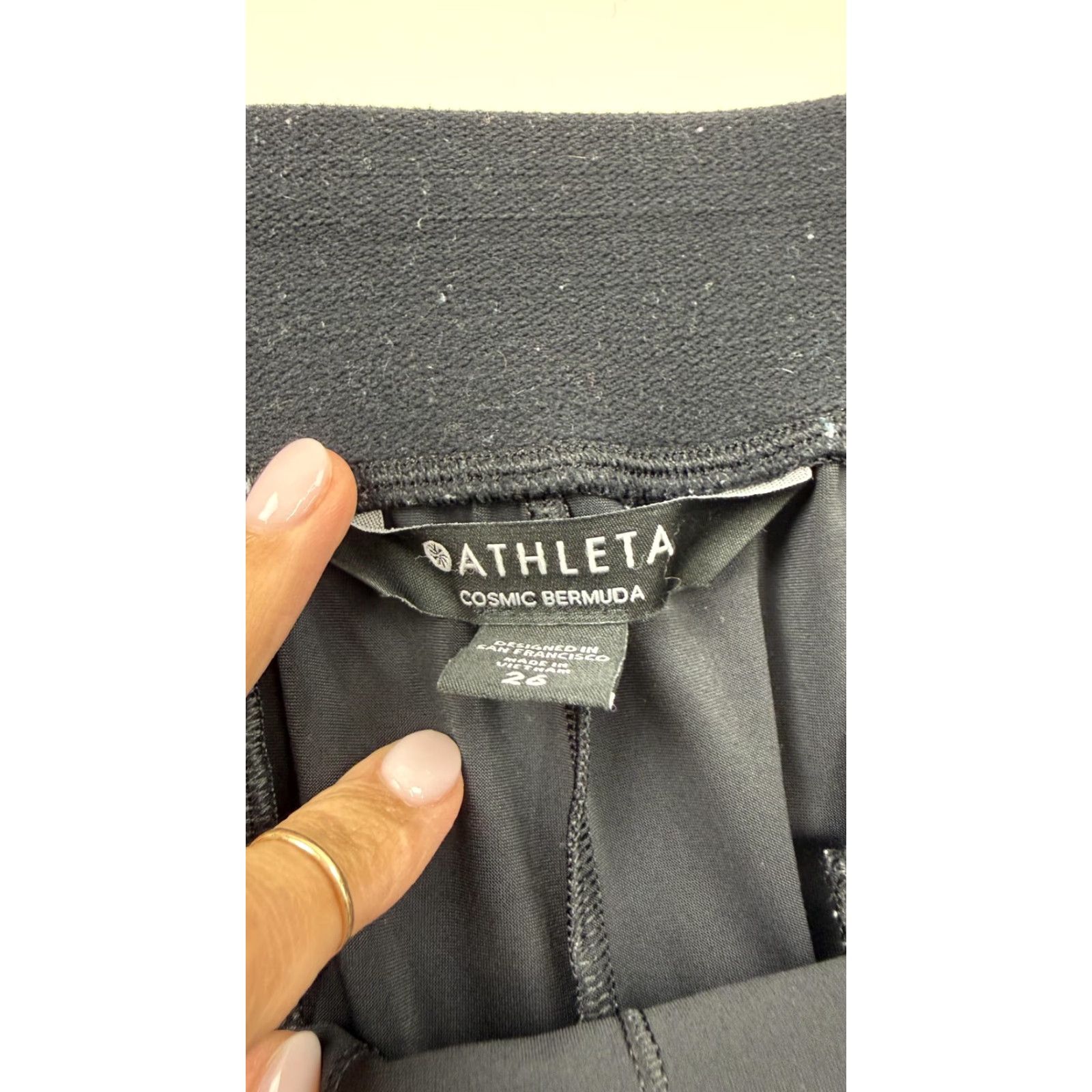 Athleta Athleta Shorts Womens 26 Black Cosmic Bermuda Pull On Stretch Zip Pockets Size 26" / US 2 / IT 38 - 4 Thumbnail