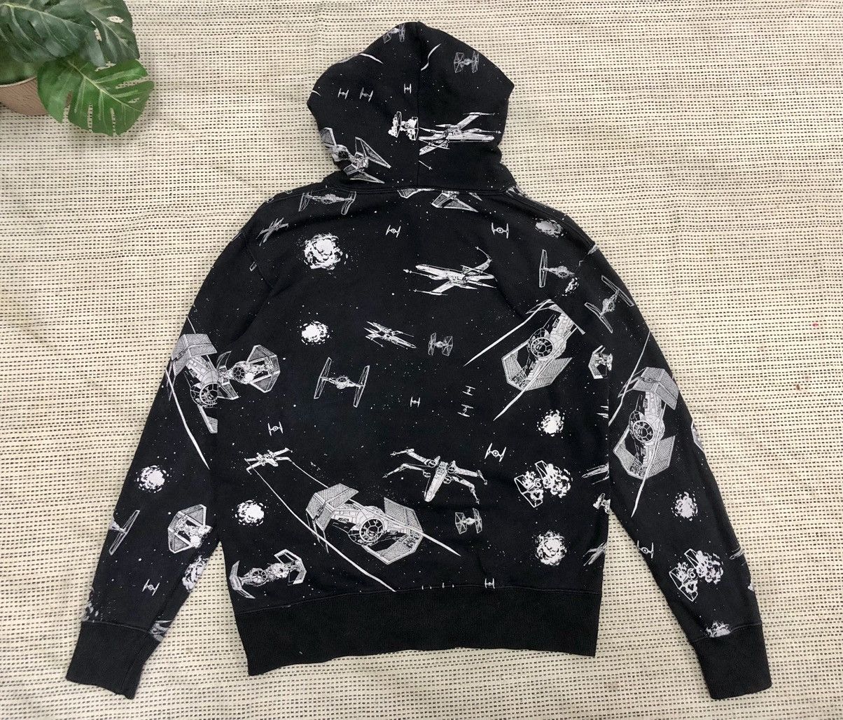 Star Wars × Uniqlo RARE FULLPRINT STAR WARS CHARACTERS LOGO HOODIES Size US M / EU 48-50 / 2 - 8 Thumbnail