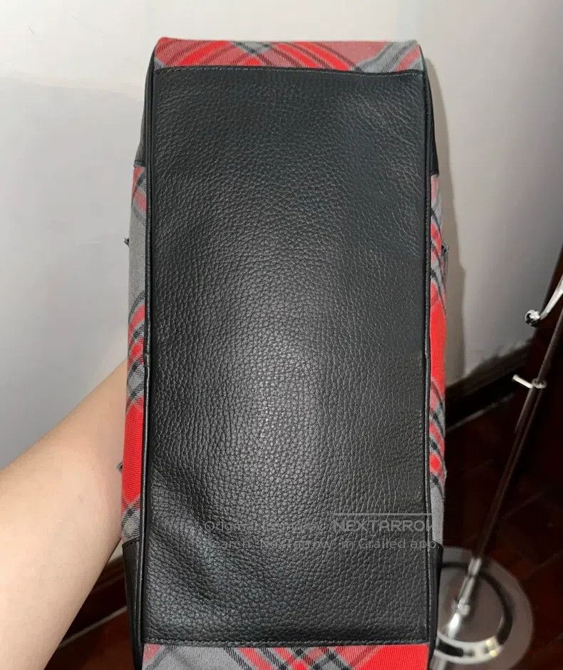 Vivienne Westwood Vivienne Westwood size os Classic black, red, and gray plai Size ONE SIZE - 4 Thumbnail