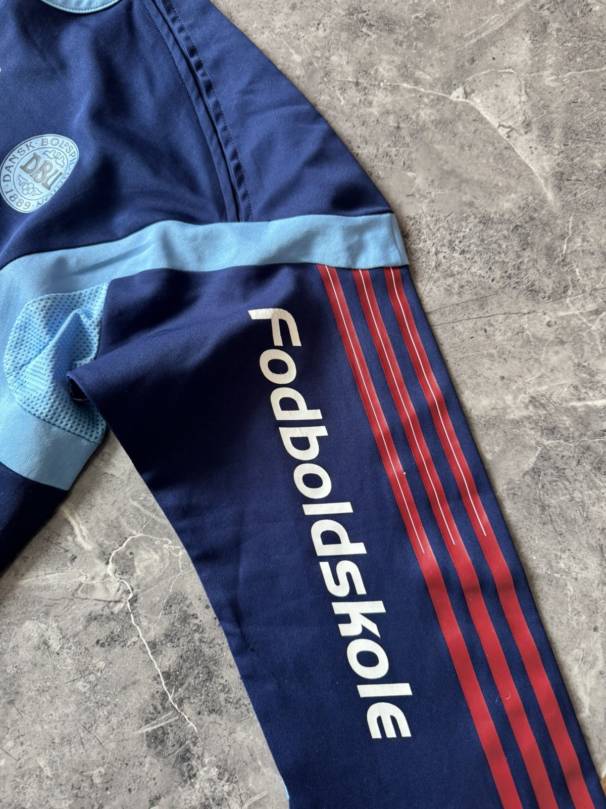 Adidas Adidas Denmark 2005 2007 Soccer Jersey Crewneck Long Sleeve Size US M / EU 48-50 / 2 - 3 Thumbnail