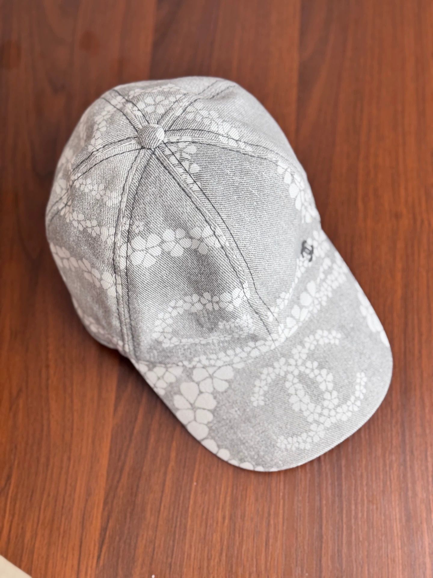 Chanel Chanel 25M CocoBeach gray print denim baseball cap 55-60 Size ONE SIZE - 1 Thumbnail