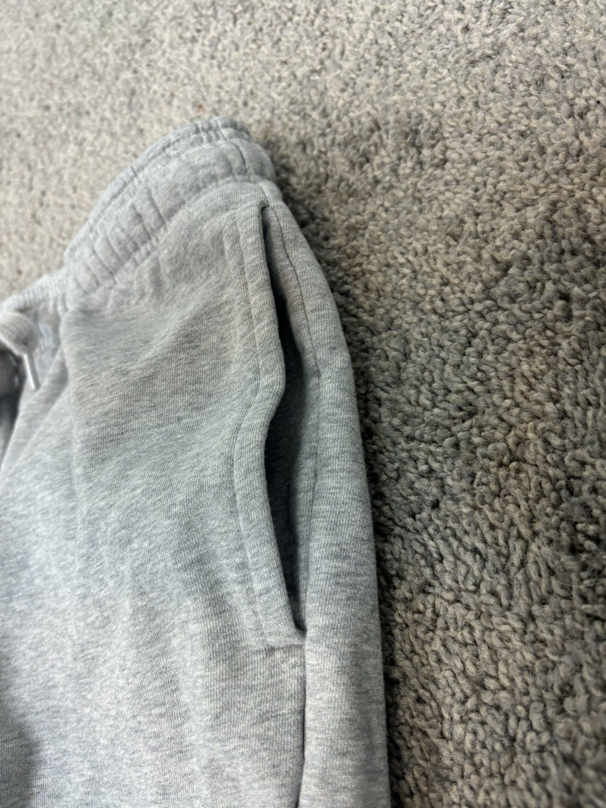 Lacoste Lacoste Men's Logo Tapered Fit Fleece Joggers in Grey Size US 32 / EU 48 - 6 Thumbnail