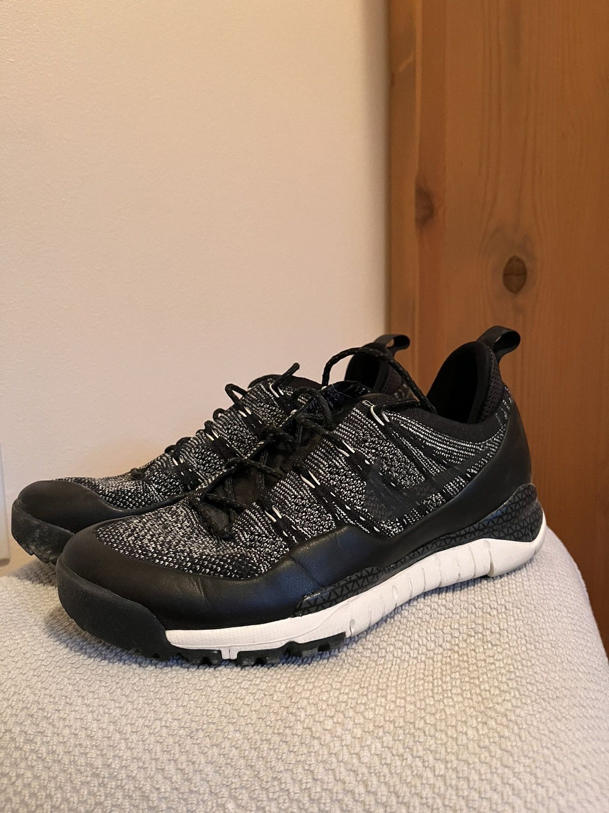 Nike nike lupinek flyknit low 882685-100 Size US 8 / EU 41 - 1 Thumbnail
