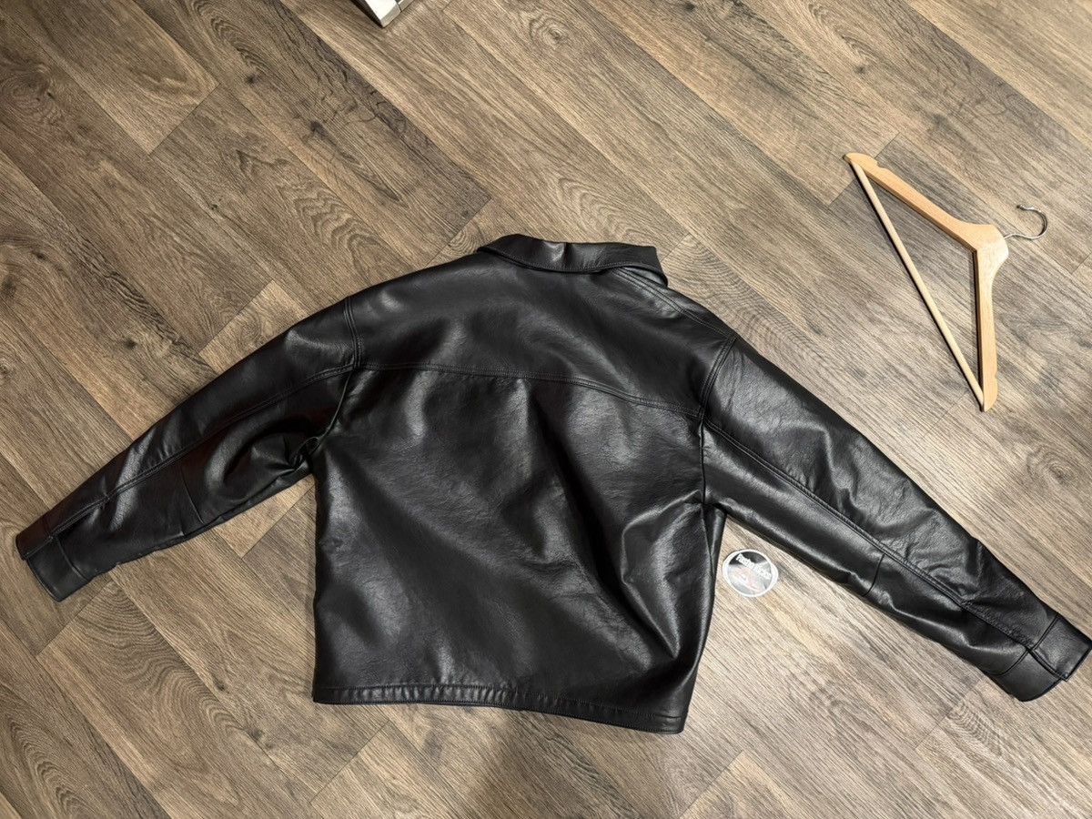 Abercrombie & Fitch Cropped Vegan Leather Zip Trucker Jacket Size US XL / EU 56 / 4 - 5 Thumbnail